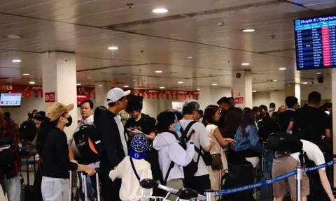 Sân bay Tân Sơn Nhất đón lượng khách kỷ lục dịp Tết