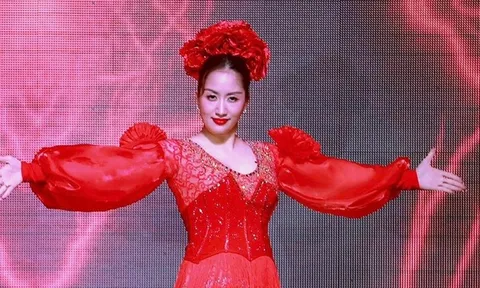 Kiện tướng dancesport Khánh Thi tái xuất sàn nhảy sau nhiều năm vắng bóng