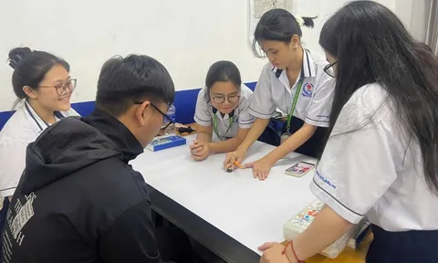 Không công bố đề thi minh họa tốt nghiệp: Học sinh căng thẳng, phụ huynh lo lắng