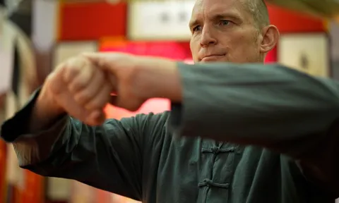 Người đàn ông bỏ cuộc sống châu Âu, tới quê Diệp Vấn học võ Trung Quốc