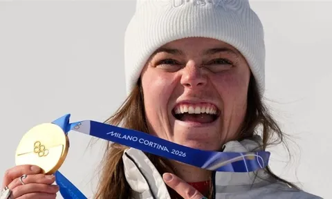 Huy chương Olympic mùa đông 2026 liên tục sứt mẻ, thậm chí vỡ làm đôi ngay khi được trao