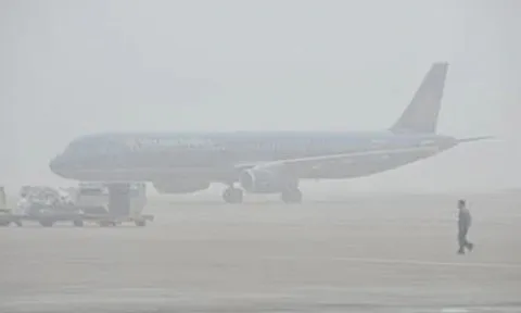 Sương mù bao phủ miền Bắc ảnh hưởng đến các chuyến bay Tết