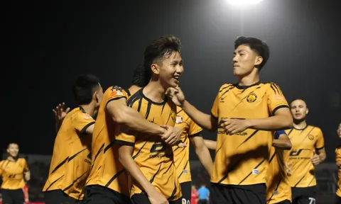 V-League 2025-2026: Đá bóng bằng đam mê liệu có trụ hạng?