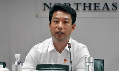 Tỷ phú đi lên từ nhặt sắt vụn, thưởng Tết ‘tiền xếp thành núi’ cho nhân viên