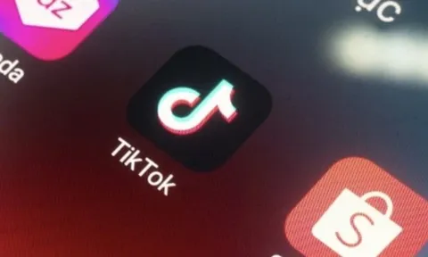 Một năm tăng phí liên tục, giá hàng trên sàn “đội” thêm 33%