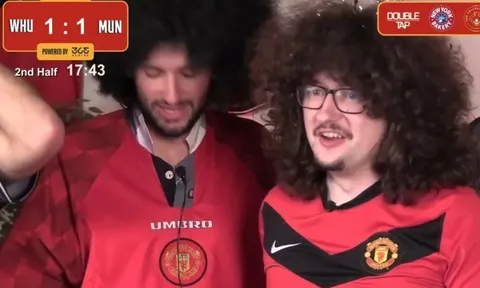 CĐV Man United chết lặng vì VAR, “kế hoạch xuống tóc” đổ bể