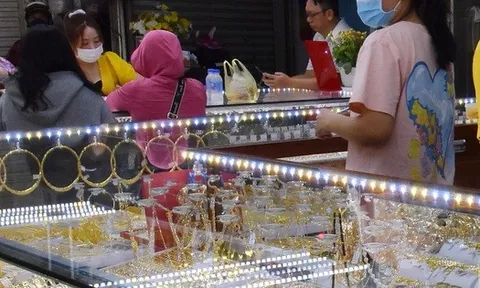 Giá vàng hôm nay 13-2: Giảm thẳng đứng