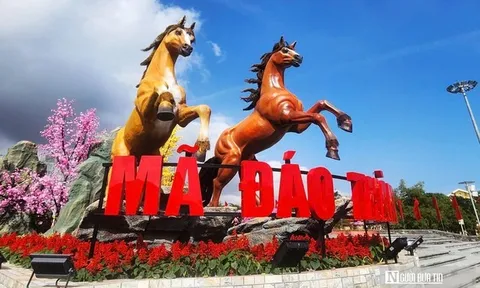 Dàn linh vật ngựa tung vó “mã đáo thành công” ở Quảng Trị