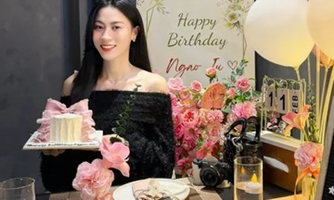 Hoa khôi bóng chuyền Kiều Trinh đón sinh nhật bên người thương