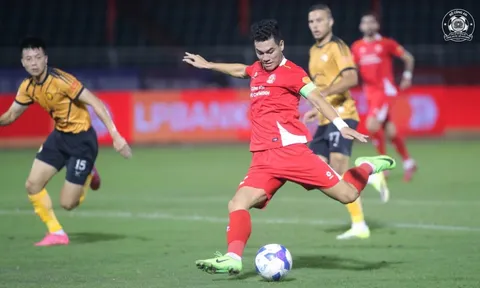 Tiền đạo Nguyễn Tiến Linh tặng 50 triệu đồng hỗ trợ đồng nghiệp CLB Thanh Hóa