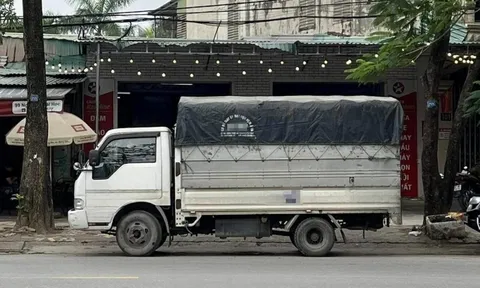 Phát hiện xe tải màu xám lạ, công an Việt Nam lập tức theo dõi giám sát