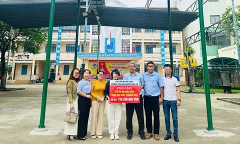 Vụ lạm thu, sửa bài thi để “dìm” điểm học sinh: Đề nghị điều chuyển hiệu trưởng