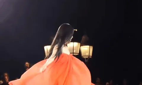 Ngắm mỹ nhân này như thấy cả biển xanh mây trắng nắng vàng: Hội tụ vẻ đẹp đất trời, đỉnh cao nhan sắc showbiz