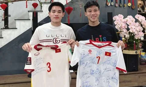 Đình Bắc tặng quà Tết Quế Ngọc Hải, Văn Hậu tưng bừng tất niên