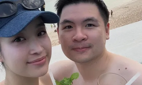 Chủ tịch Hà Nội FC tung ảnh đón năm mới, Đỗ Mỹ Linh mặt mộc cực xinh nhưng phàn nàn một "tật xấu" của chồng