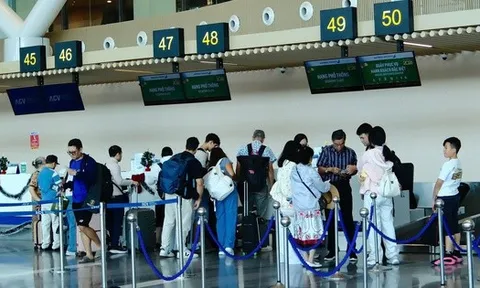 Mùng 1 Tết, giá vé máy bay từ TPHCM đi Hà Nội thấp bất ngờ