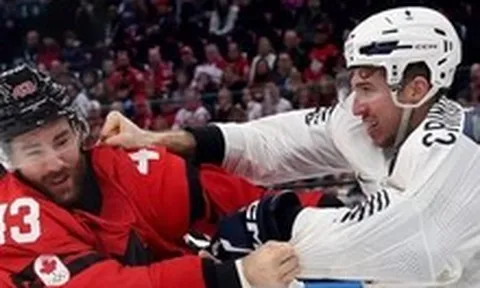 Đấm đối thủ, ngôi sao khúc côn cầu trên băng Pháp trả giá đắt