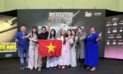 Lấy cảm hứng từ ông Địa, sinh viên Việt Nam nhận "mưa" giải thưởng ở Singapore