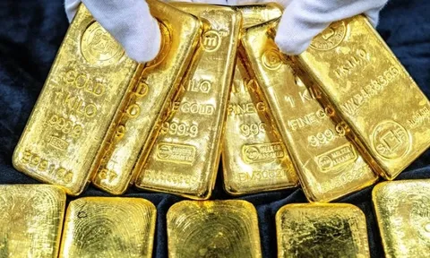 Giá vàng hồi phục lên mốc 5.000 USD/oz, một “tay to” gom hơn 3 tấn