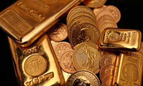 Giá vàng neo cao khi nhà đầu tư ‘căng mắt’ theo dõi lãi suất Fed và biến động địa chính trị