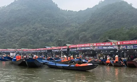 25.000 lượt du khách trẩy hội Chùa Hương 2 ngày đầu năm