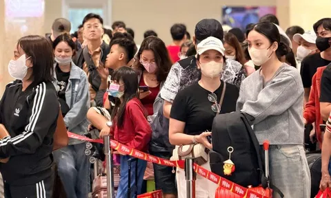 Mùng 6 Tết, sân bay Tân Sơn Nhất đón lượng khách cao nhất lịch sử