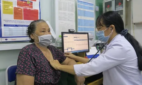 TPHCM ban hành giá khám bệnh BHYT tại trạm y tế, chỉ hơn 36.000 đồng/ lượt
