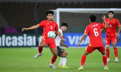 Bóng đá Việt Nam đừng say men chiến thắng!