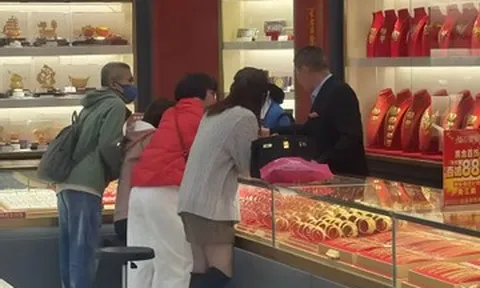 Đầu năm, người Trung Quốc rủ nhau đi ‘tour check-in' tiệm vàng