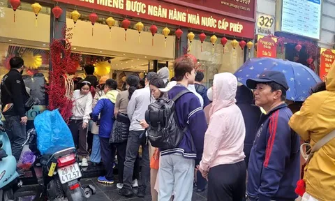 Thị trường vàng, bạc tiếp tục nóng