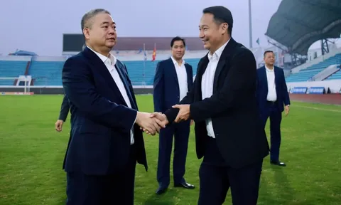 HLV Vũ Hồng Việt trở lại "ghế nóng" ở CLB Nam Định