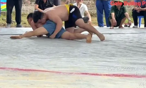 Bàng hoàng: Người đàn ông ở Hà Nội gãy cổ, tử vong khi tham gia hội vật làng