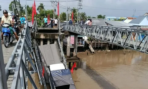 Sập cầu ở Cần Thơ, xe chở gạo rơi xuống sông