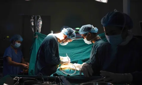Cuộc gọi của bệnh nhân cũ đúng dịp 27/2 khiến ê kíp bác sĩ 'lặng đi vài giây'