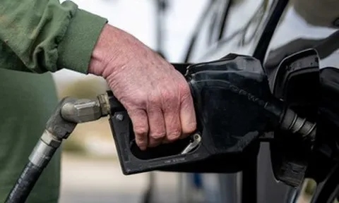 Mỹ - Israel tấn công Iran: Eo biển Hormuz báo động, giá dầu đối mặt cú sốc