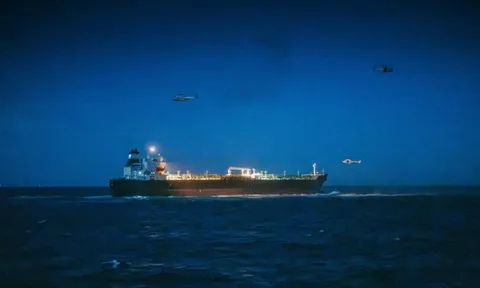 Một quốc gia châu Âu vừa bắt giữ tàu chở dầu thuộc “hạm đội bóng tối” nghi là của Nga