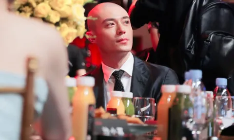 Trên đời có duy nhất 1 người cạo trọc đầu còn đẹp hơn khi có tóc, tất cả là nhờ khuôn mặt thiên tài