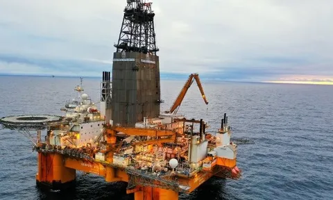 Khoan thẳng đứng 3.872m xuống đáy biển, phát hiện một mỏ dầu khổng lồ dày hơn 200m, trữ lượng lên đến 89 triệu thùng dầu