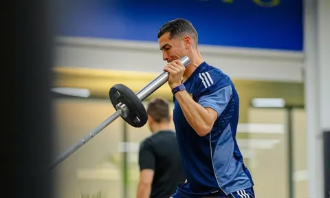 Bóng đá Tây Á tiếp tục “đóng băng”, Ronaldo vẫn ở lại Ả Rập Saudi