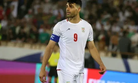 Đội trưởng tuyển Iran gây sốc, muốn về quê nhà chiến đấu?