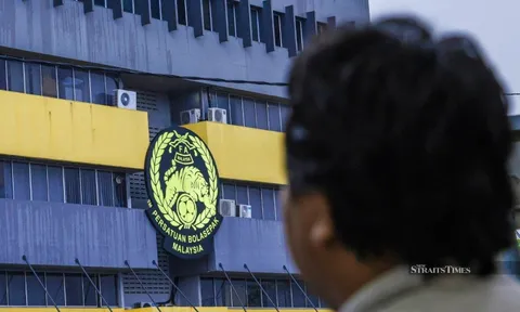 Tổng Thư ký AFC giúp NHM Malaysia "mở cờ trong bụng" giữa bê bối