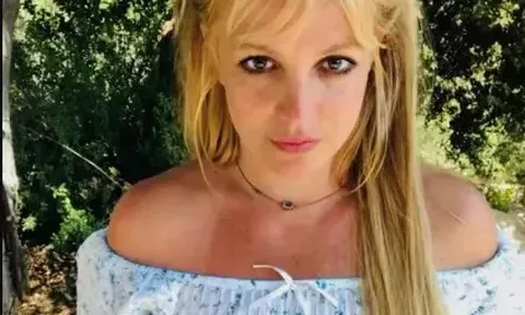 Britney Spears khóc rất nhiều khi bị bắt