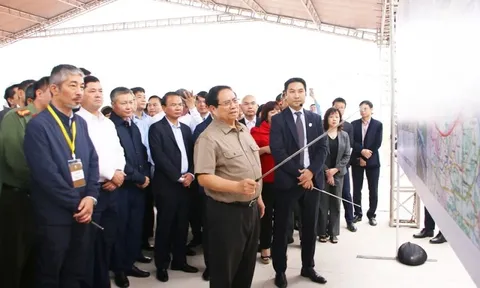 Thủ tướng Phạm Minh Chính kiểm tra dự án sân bay Gia Bình