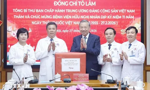 Tổng Bí thư: Mỗi thầy thuốc phải là điểm tựa của người bệnh trong những thời khắc khó khăn nhất