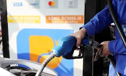 Giá xăng dầu tăng rất dữ dội, có loại tăng gần 8.500 đồng/lít