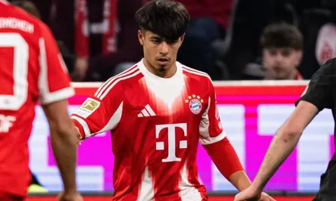 Nghịch lý: Tài năng 17 tuổi từ Thái Lan ra mắt Bayern Munich, nhưng không thể lên tuyển Thái