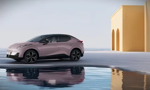 Một chiếc xe điện tại Trung Quốc vừa gặp tai nạn theo cách rất khó tưởng tượng