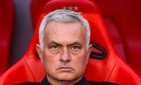 Mourinho phẫn nộ khi bị gọi là 'kẻ phản bội' 50 lần