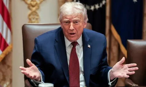 Giá dầu tăng dựng đứng, vượt qua 100 USD, vì sao Tổng thống Trump nói “chỉ là cái giá nhỏ phải trả”?