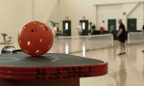Pickleball 'xâm chiếm' nhà tù Mỹ, phạm nhân ngoan được đánh với quản giáo